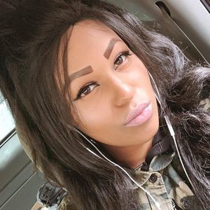 Meet your Posher, Adrienne